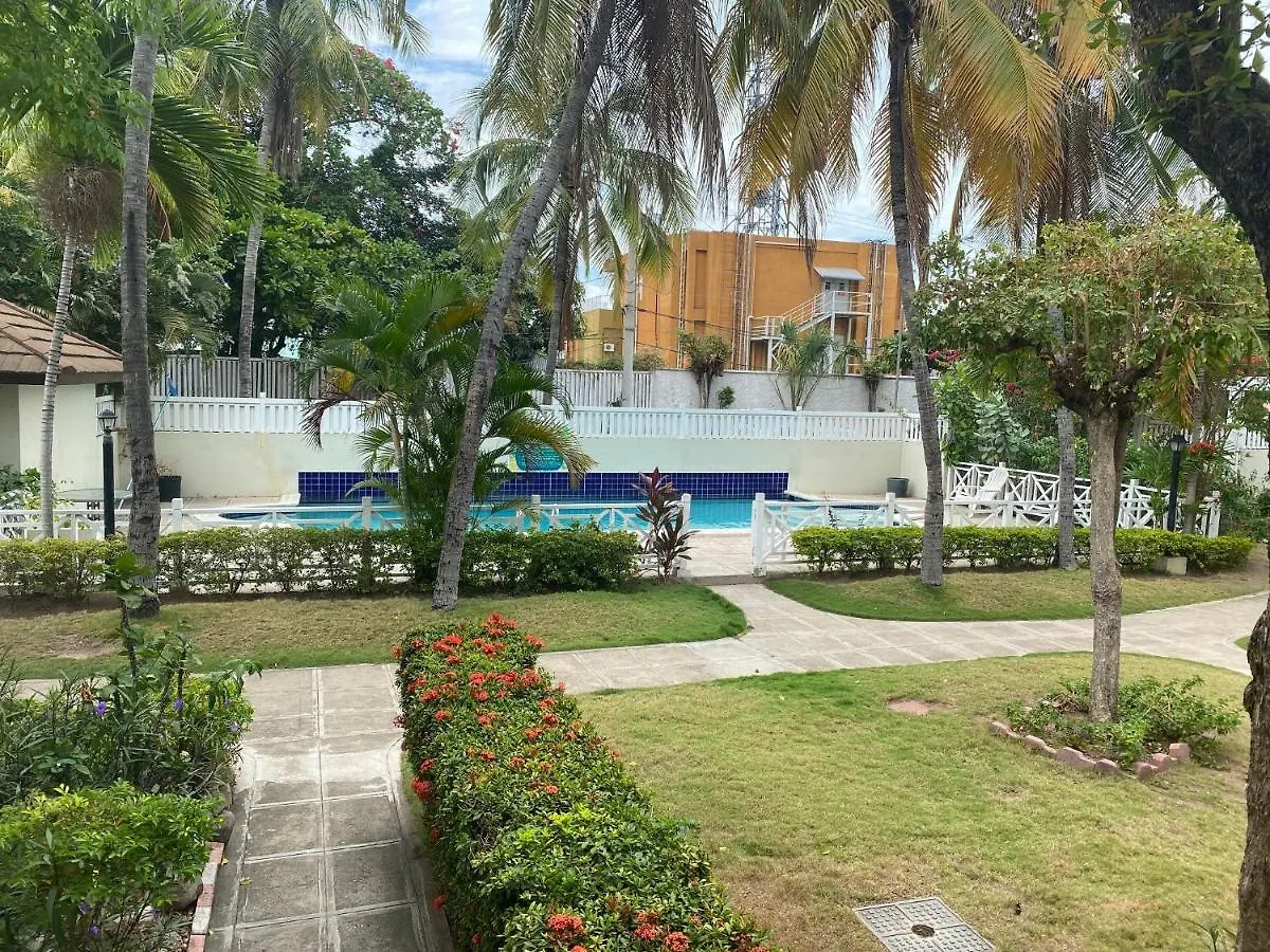 Finest Accommodation Renfrew Place 4-12 Renfrew Rd 2 Bedroom 2 Bat Apt # 15 New Kinston Jamaica 金斯敦 0*,  牙买加