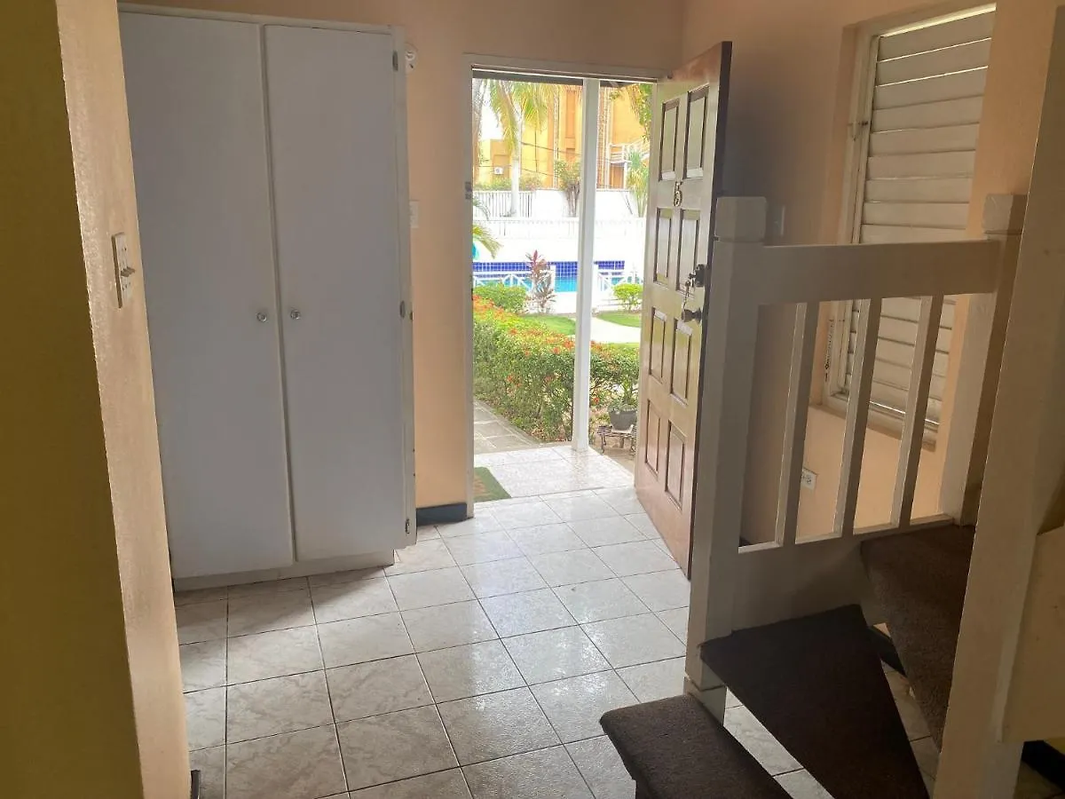 Finest Accommodation Renfrew Place 4-12 Renfrew Rd 2 Bedroom 2 Bat Apt # 15 New Kinston Jamaica 金斯敦 牙买加