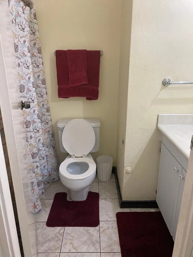 Finest Accommodation Renfrew Place 4-12 Renfrew Rd 2 Bedroom 2 Bat Apt # 15 New Kinston Jamaica 金斯敦