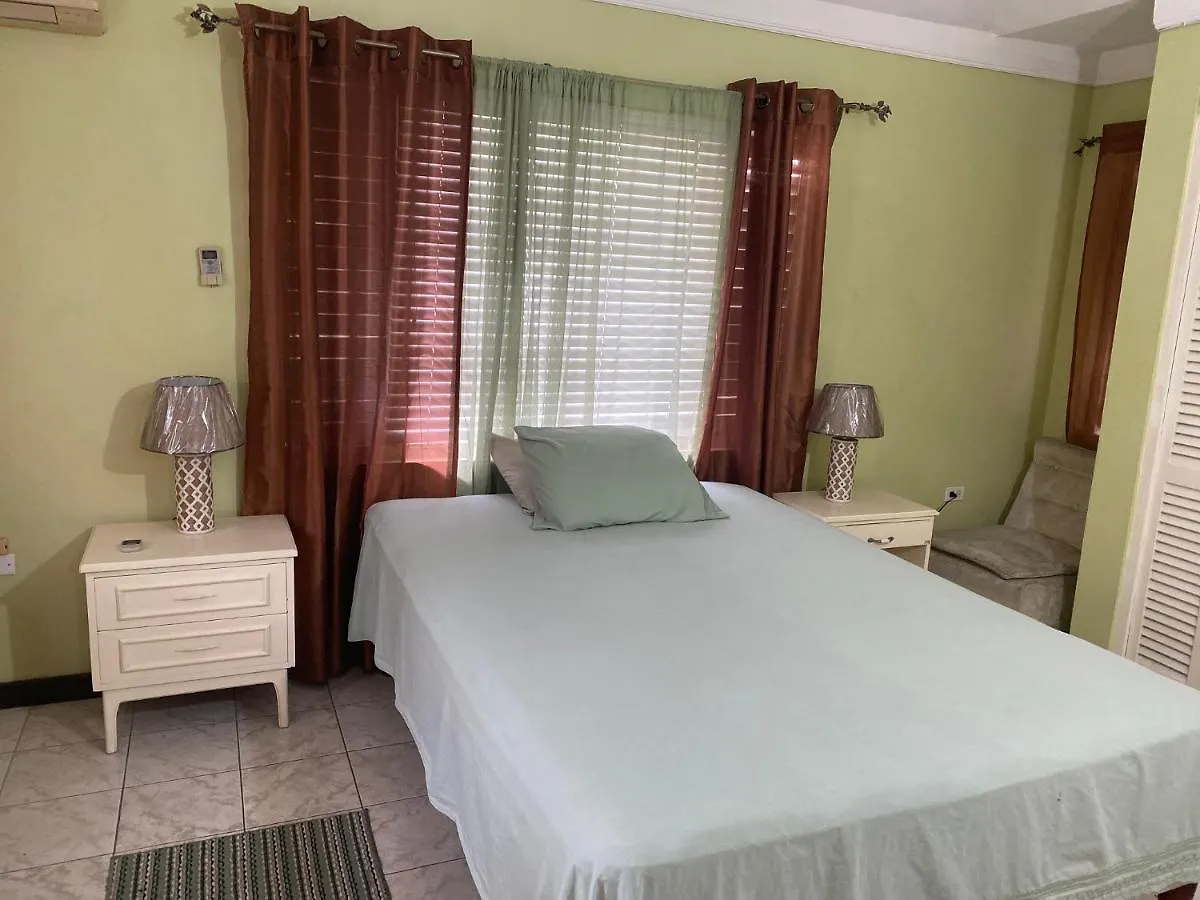 Finest Accommodation Renfrew Place 4-12 Renfrew Rd 2 Bedroom 2 Bat Apt # 15 New Kinston Jamaica Kingston Apartmán