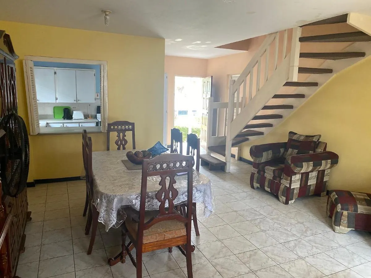 Finest Accommodation Renfrew Place 4-12 Renfrew Rd 2 Bedroom 2 Bat Apt # 15 New Kinston Jamaica Kingston Apartmán