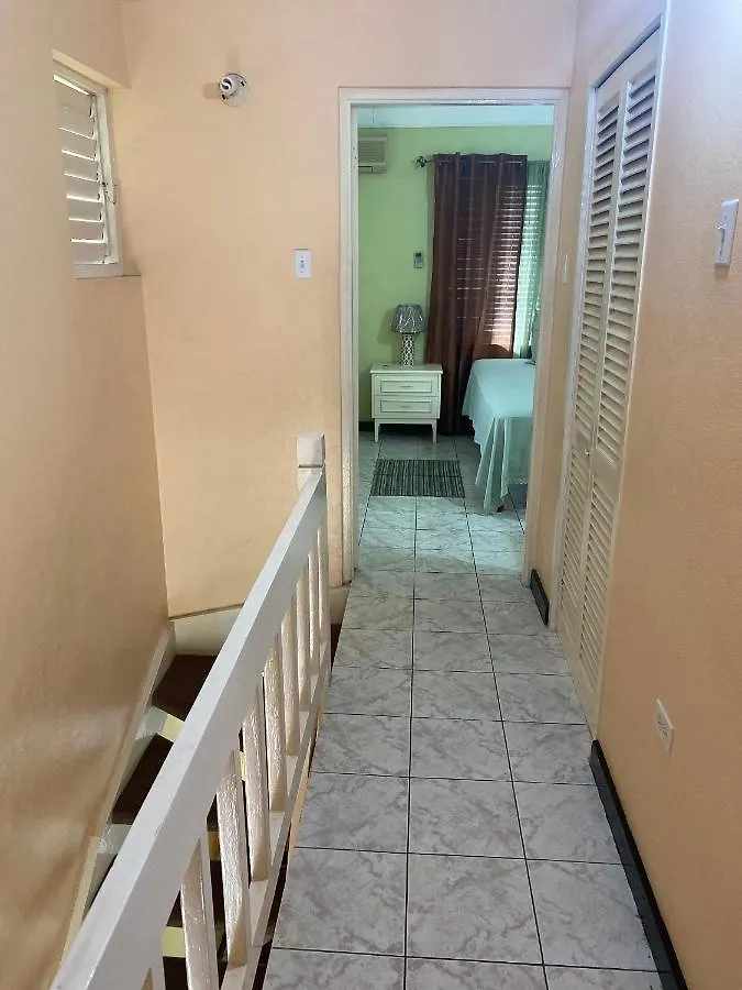 Finest Accommodation Renfrew Place 4-12 Renfrew Rd 2 Bedroom 2 Bat Apt # 15 New Kinston Jamaica Kingston Apartmán