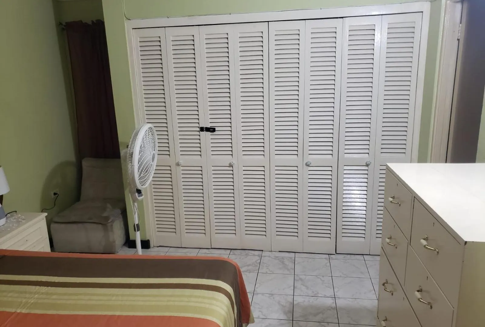 Finest Accommodation Renfrew Place 4-12 Renfrew Rd 2 Bedroom 2 Bat Apt # 15 New Kinston Jamaica Κίνγκστον Τζαμάικα