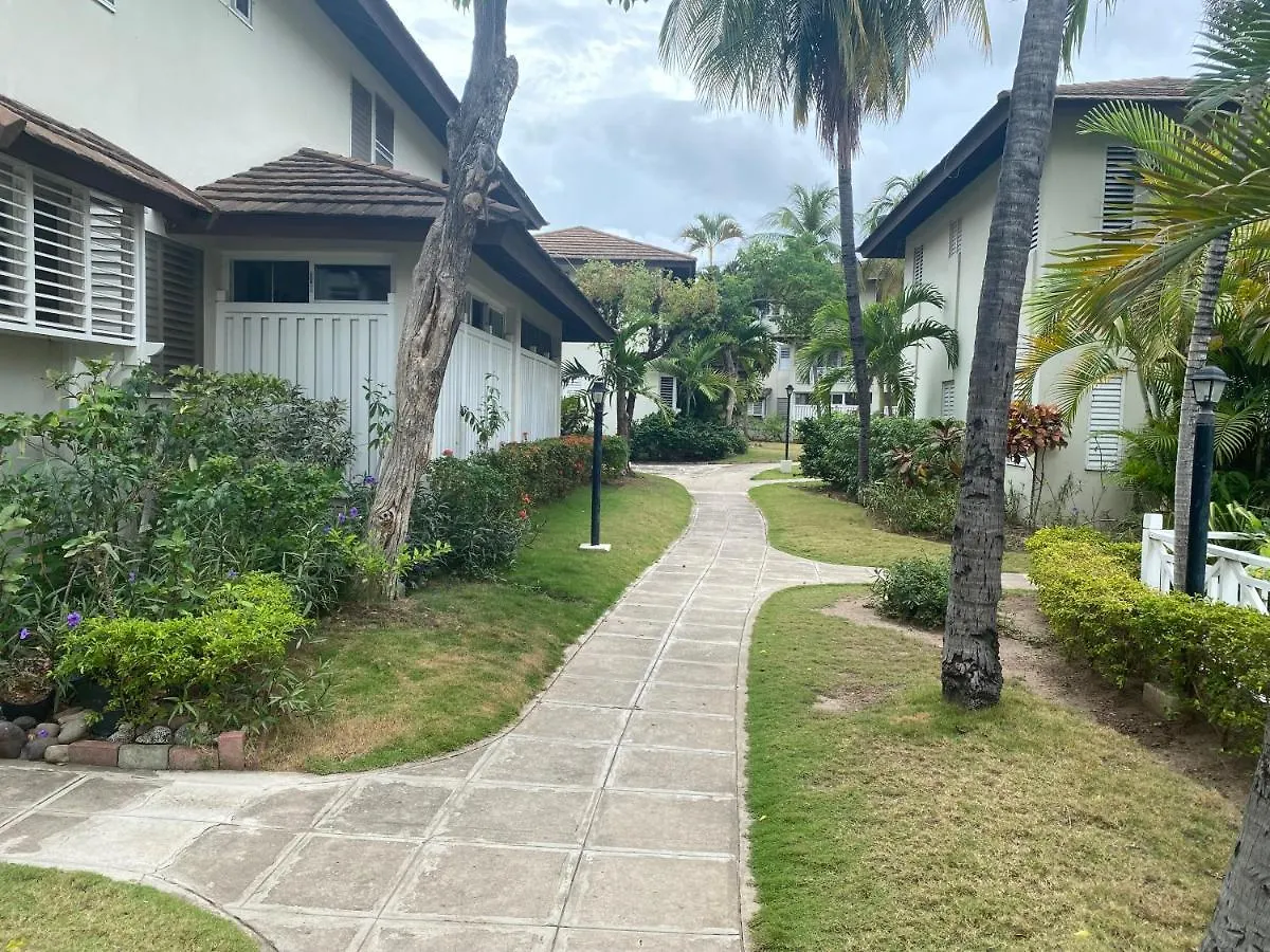 Finest Accommodation Renfrew Place 4-12 Renfrew Rd 2 Bedroom 2 Bat Apt # 15 New Kinston Jamaica Kingston