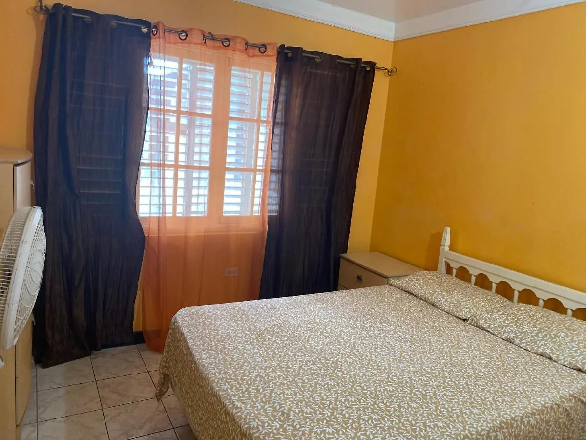Finest Accommodation Renfrew Place 4-12 Renfrew Rd 2 Bedroom 2 Bat Apt # 15 New Kinston Jamaica Kingston 0*,  Jamaica